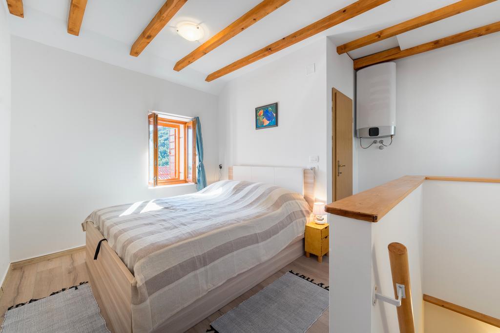 Apartment Pod Kastilom Jelsa  Exteriör bild
