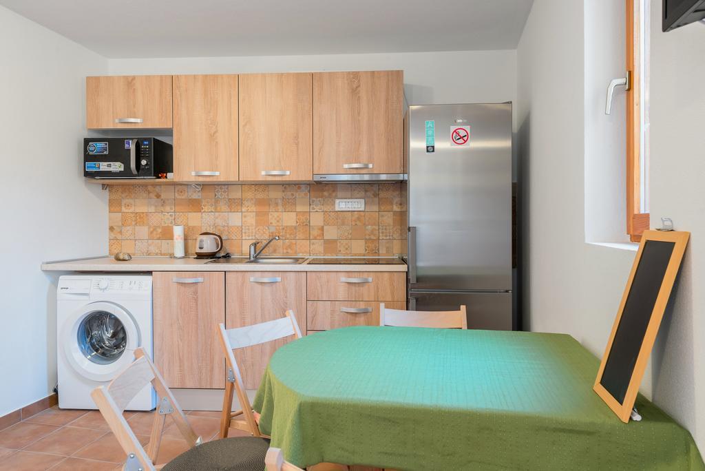 Apartment Pod Kastilom Jelsa  Exteriör bild